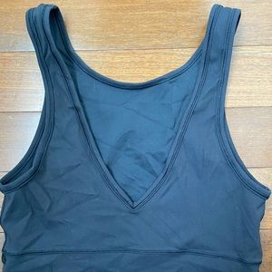 Lululemon Power Pivot crop top